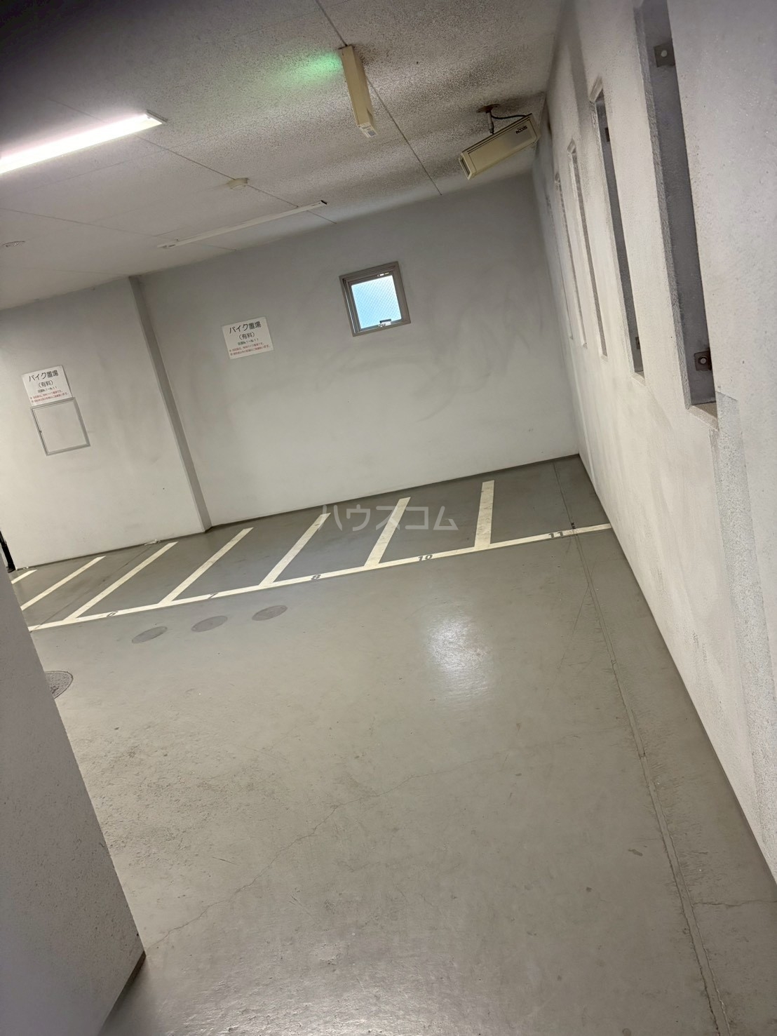 28/30 駐車場