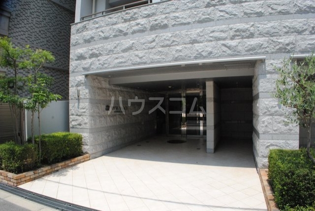 26/30 エントランス