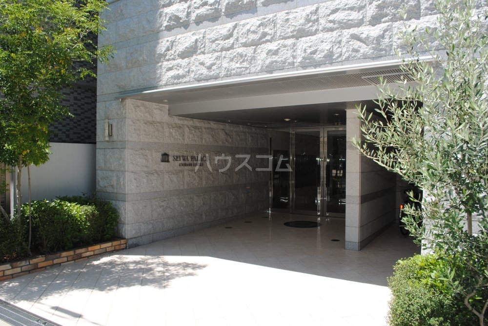 23/30 エントランス