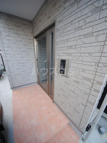 27/30 エントランス