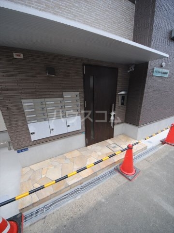 23/30 エントランス