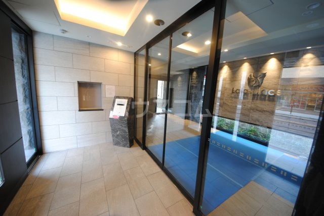 25/30 エントランス