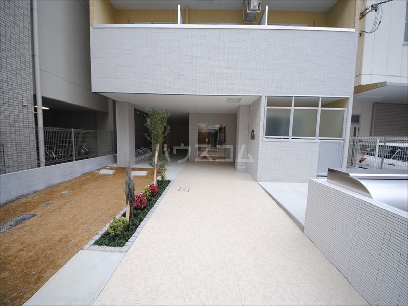 26/30 エントランス