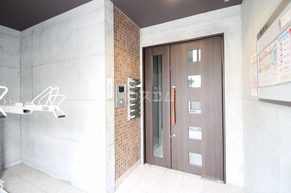 27/30 エントランス