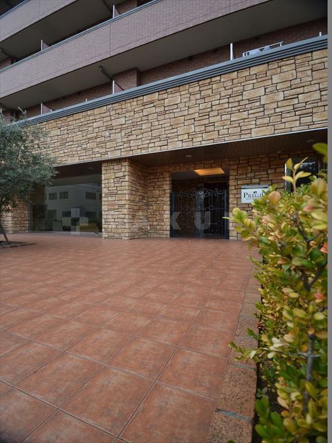 19/30 エントランス