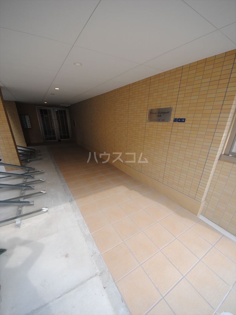 24/30 エントランス