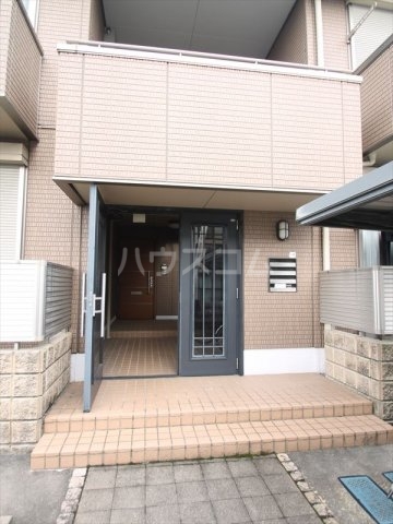 27/30 エントランス