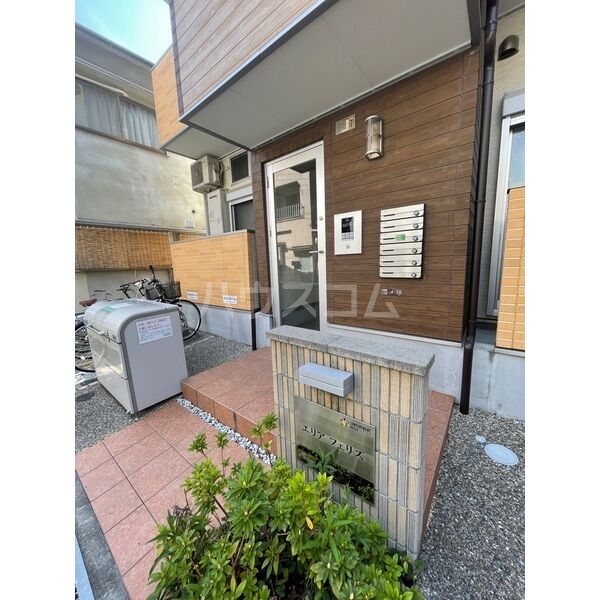 18/19 エントランス