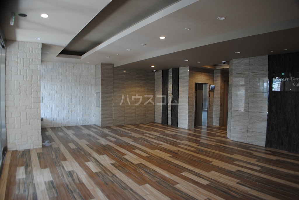 25/30 エントランス