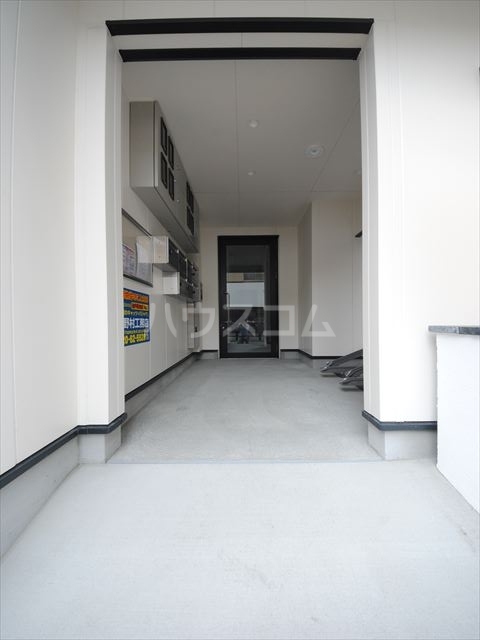 23/30 エントランス