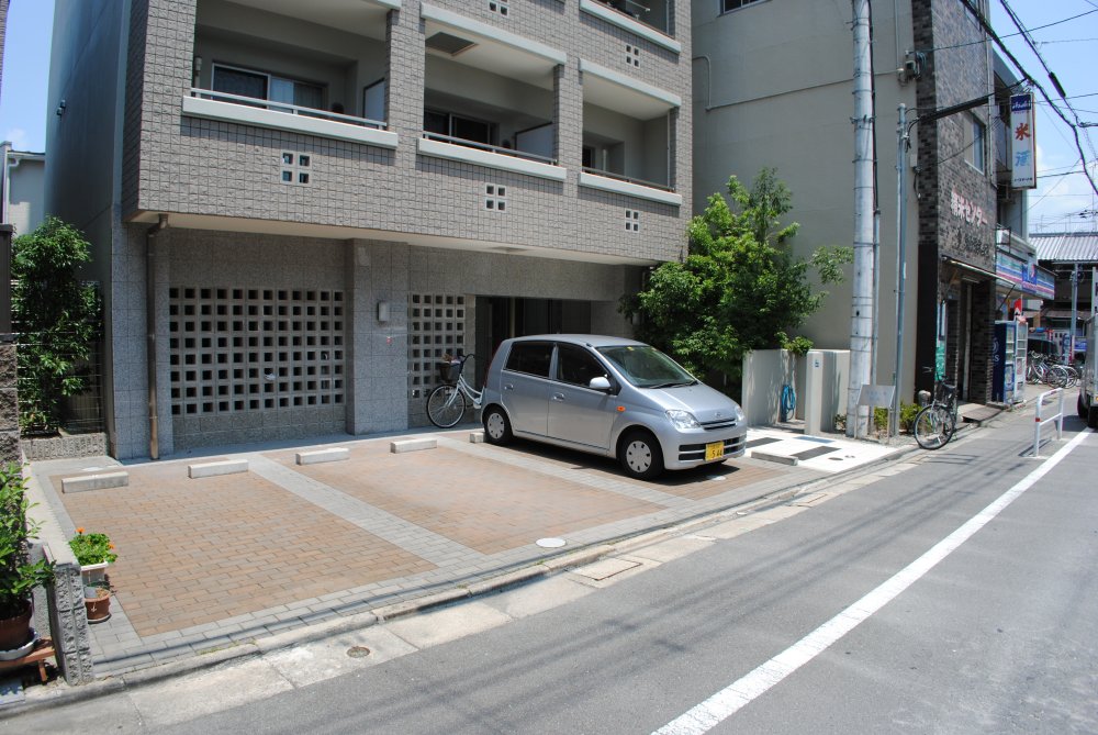 22/30 駐車場