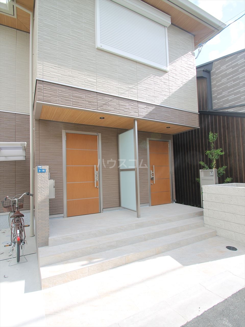 25/30 エントランス