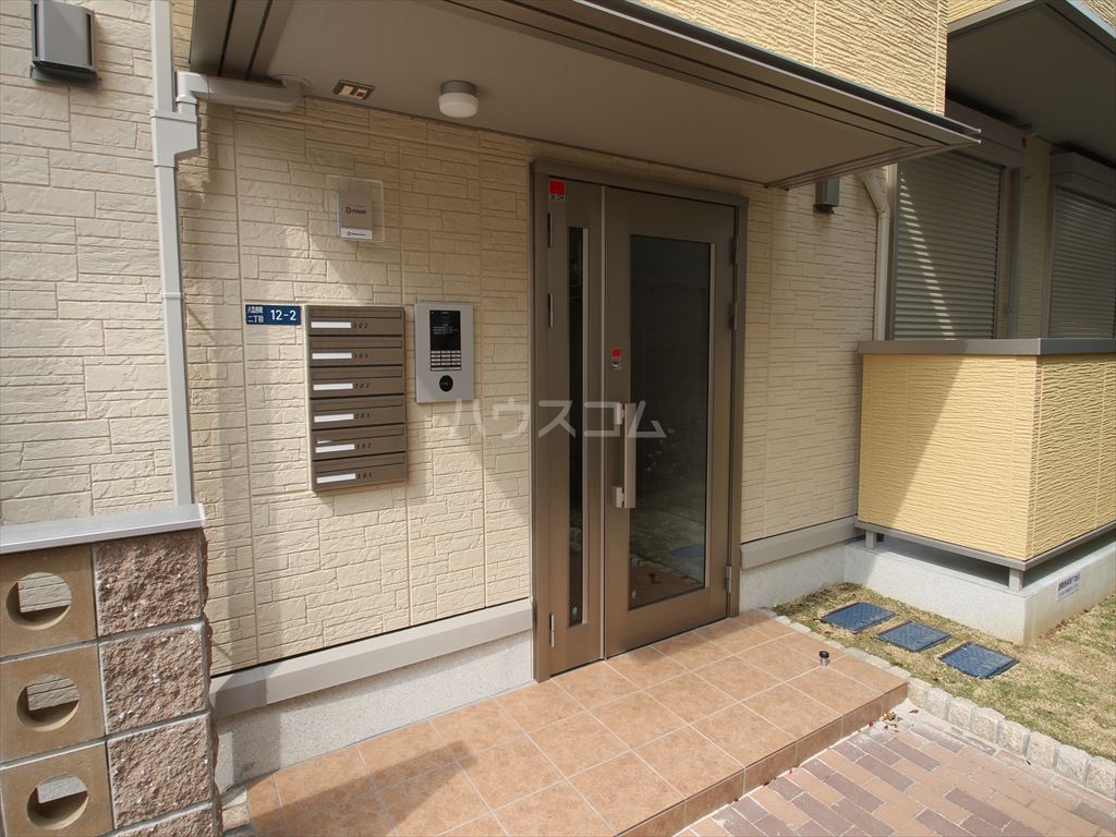 23/30 エントランス