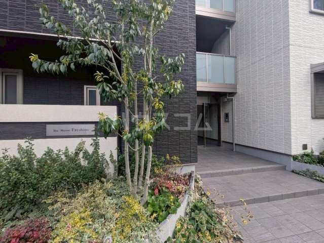 28/30 エントランス