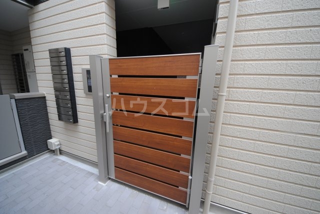 21/30 エントランス