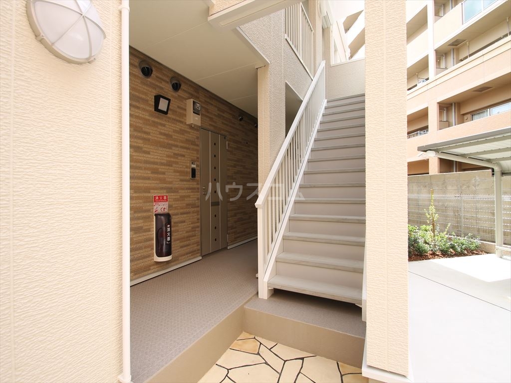 26/30 エントランス