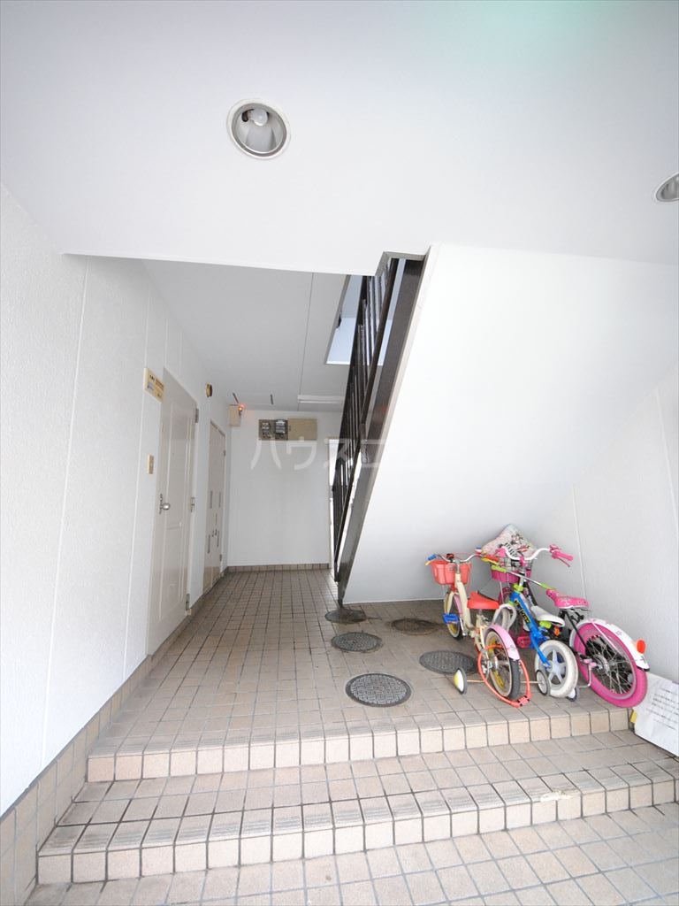 27/30 エントランス