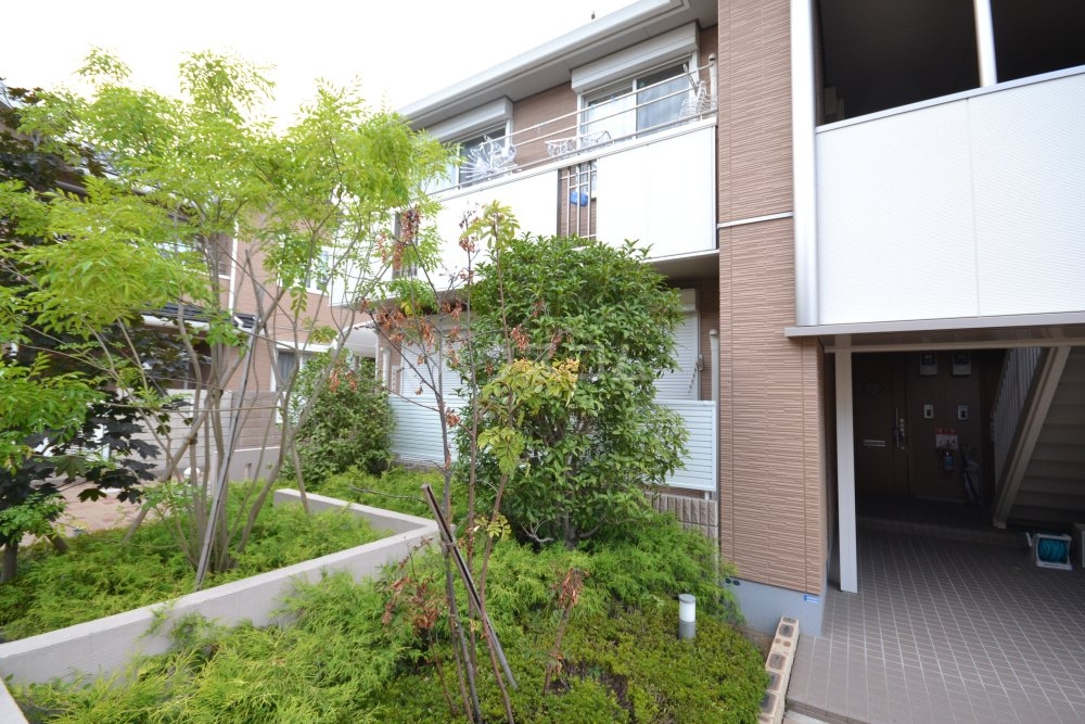 26/30 エントランス