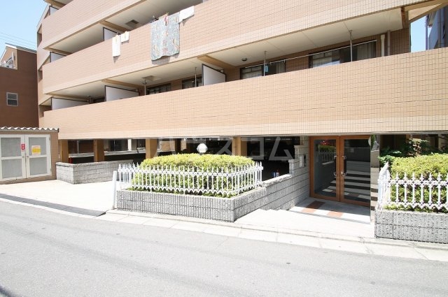 26/30 エントランス