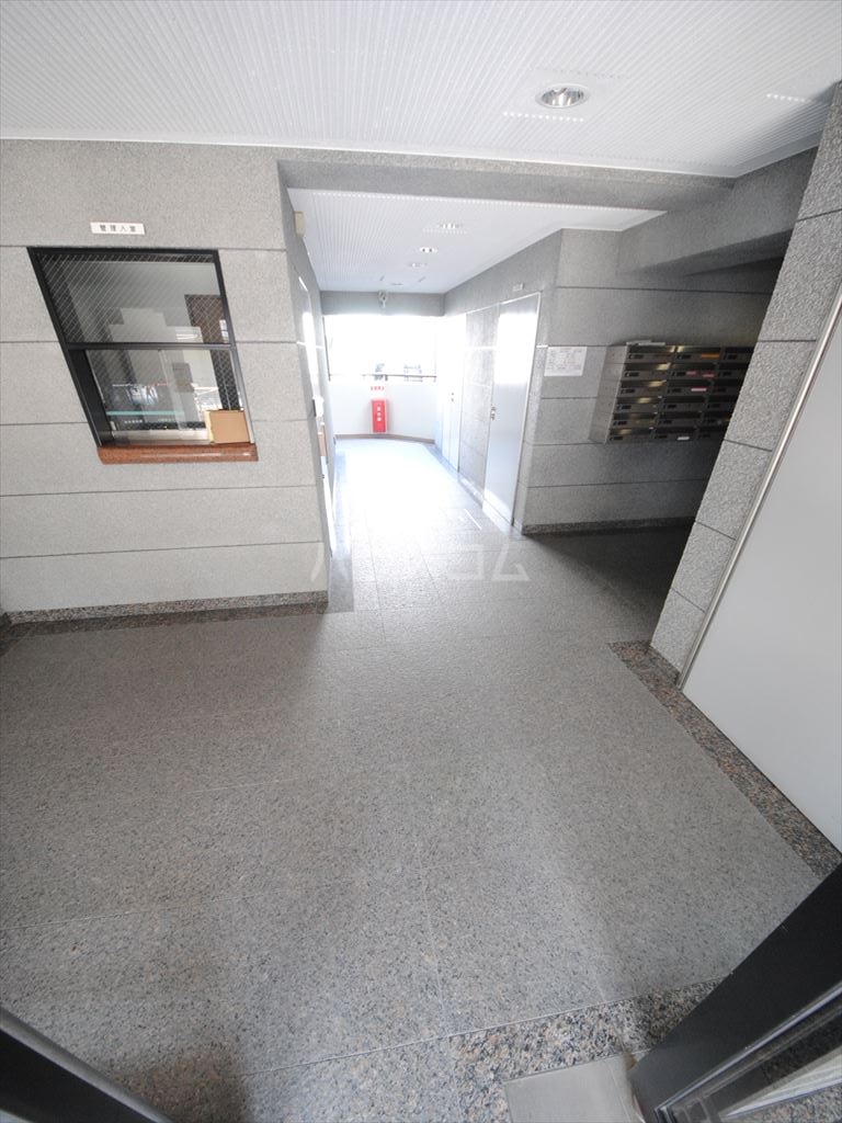 26/30 エントランス