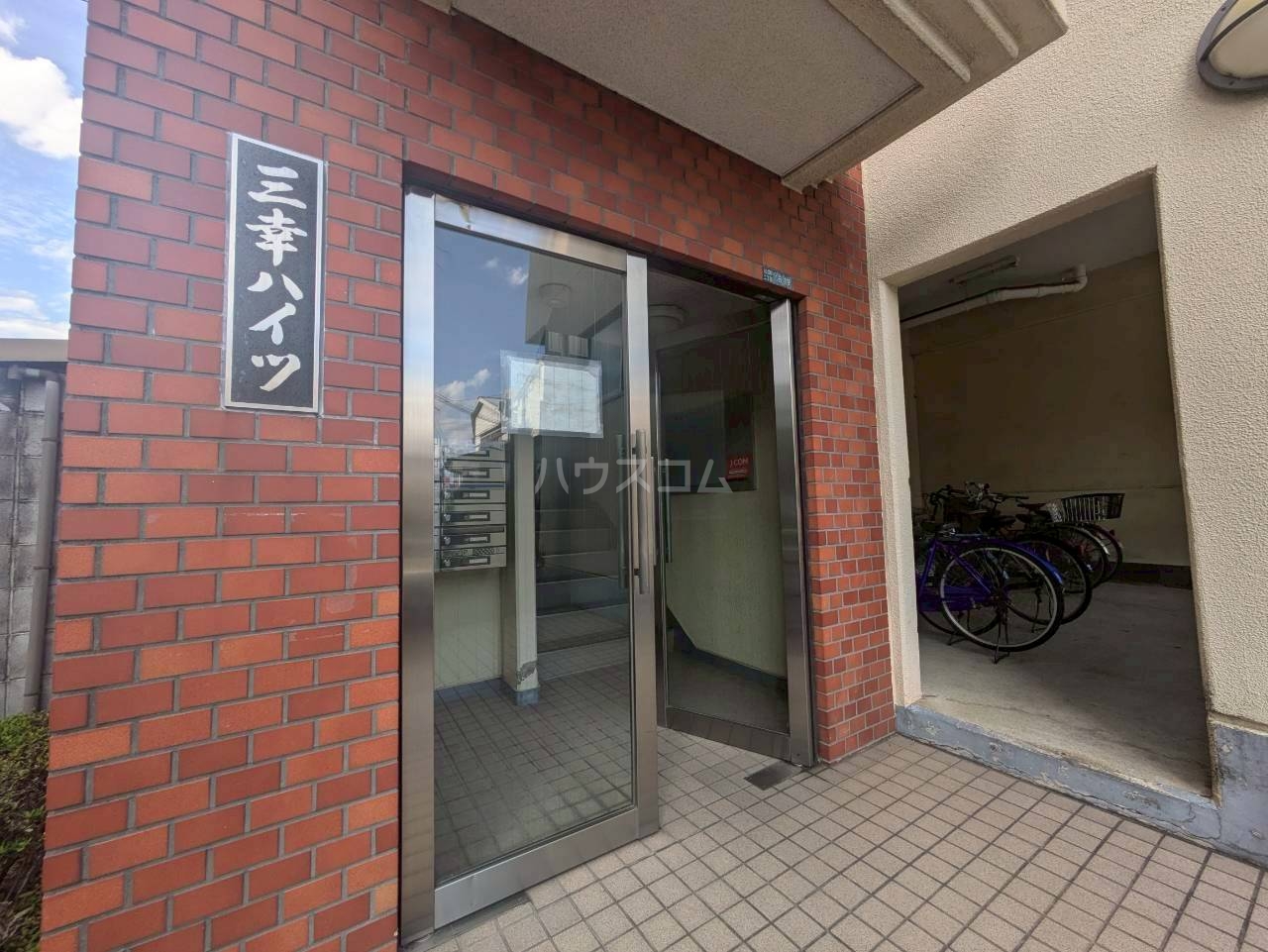 26/30 エントランス