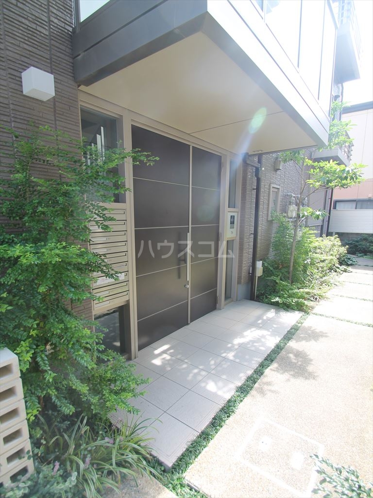 18/28 エントランス