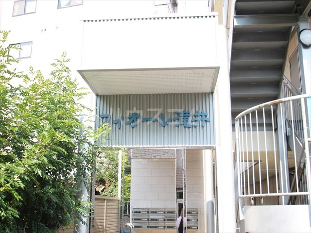 24/30 エントランス