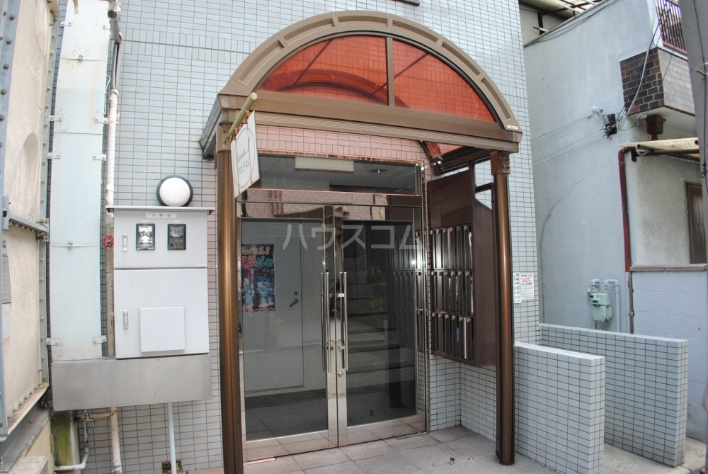 20/27 エントランス