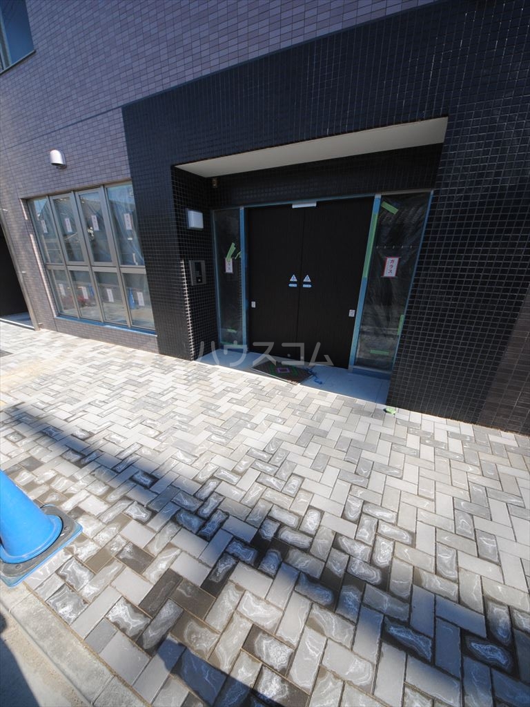 24/30 エントランス