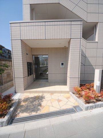 26/30 エントランス