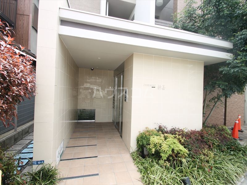 27/30 エントランス