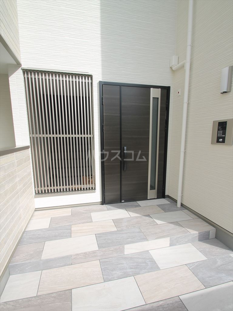 26/30 エントランス