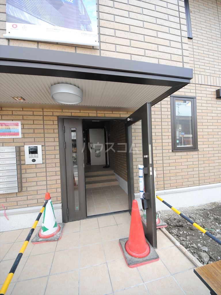 27/30 エントランス