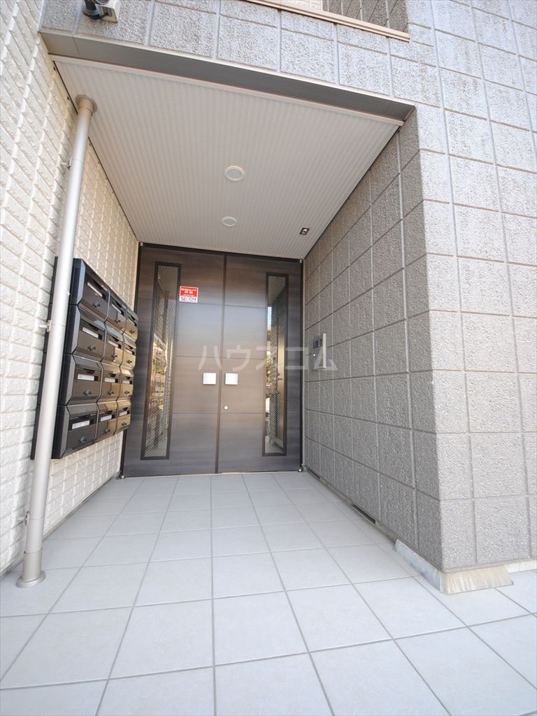 27/30 エントランス