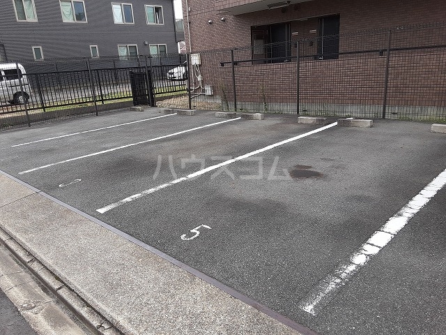 25/30 駐車場