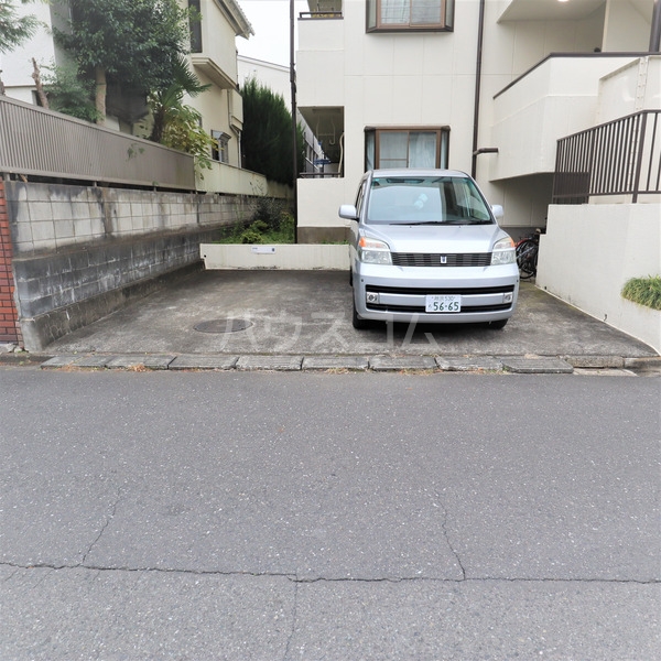 18/25 駐車場
