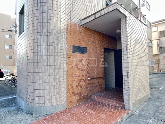 20/30 エントランス