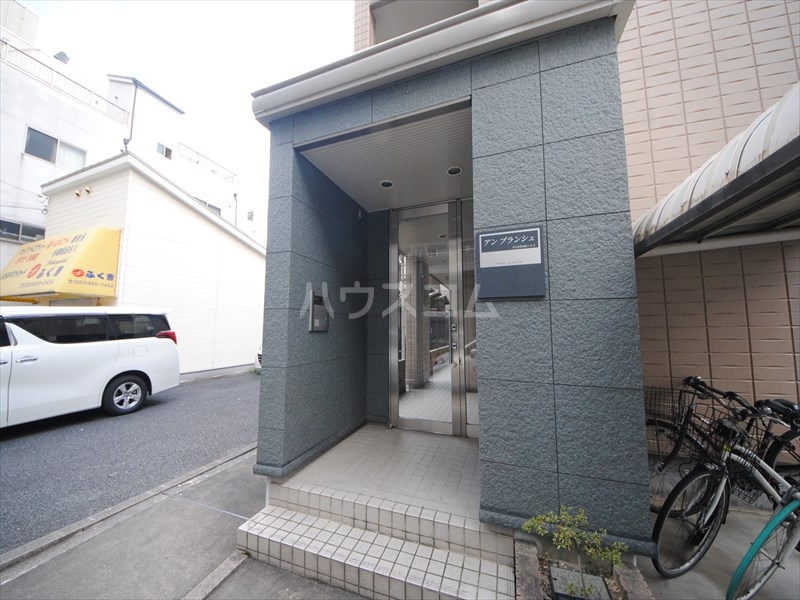 24/30 エントランス