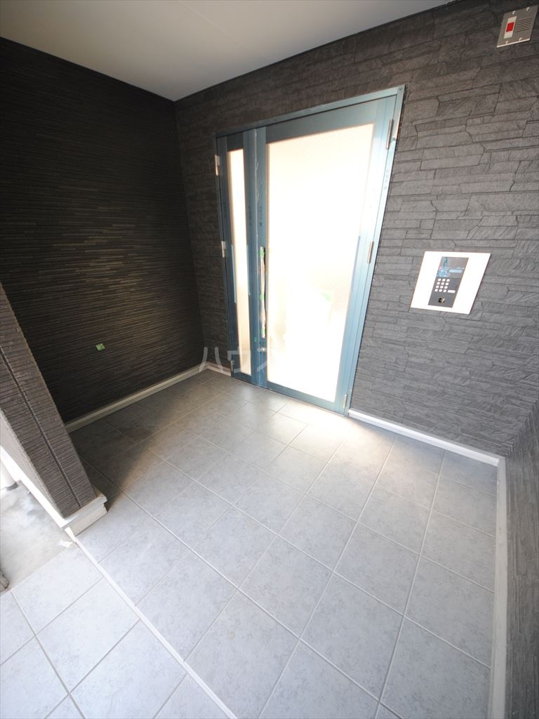 24/30 エントランス