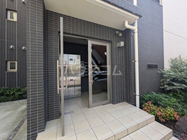 23/30 エントランス