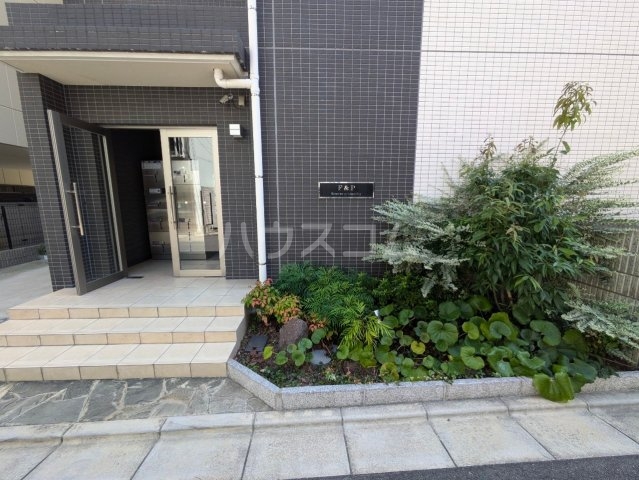 25/30 エントランス