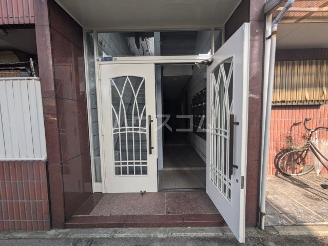 26/30 エントランス