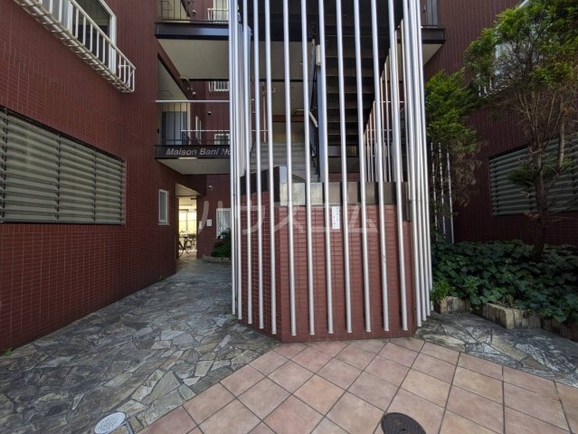 22/30 エントランス