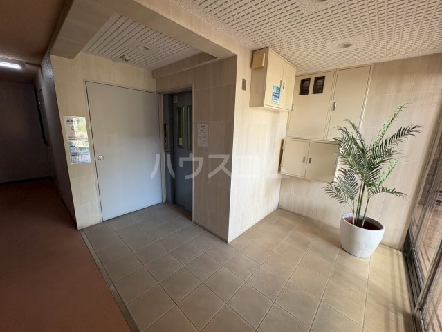 14/19 エントランス