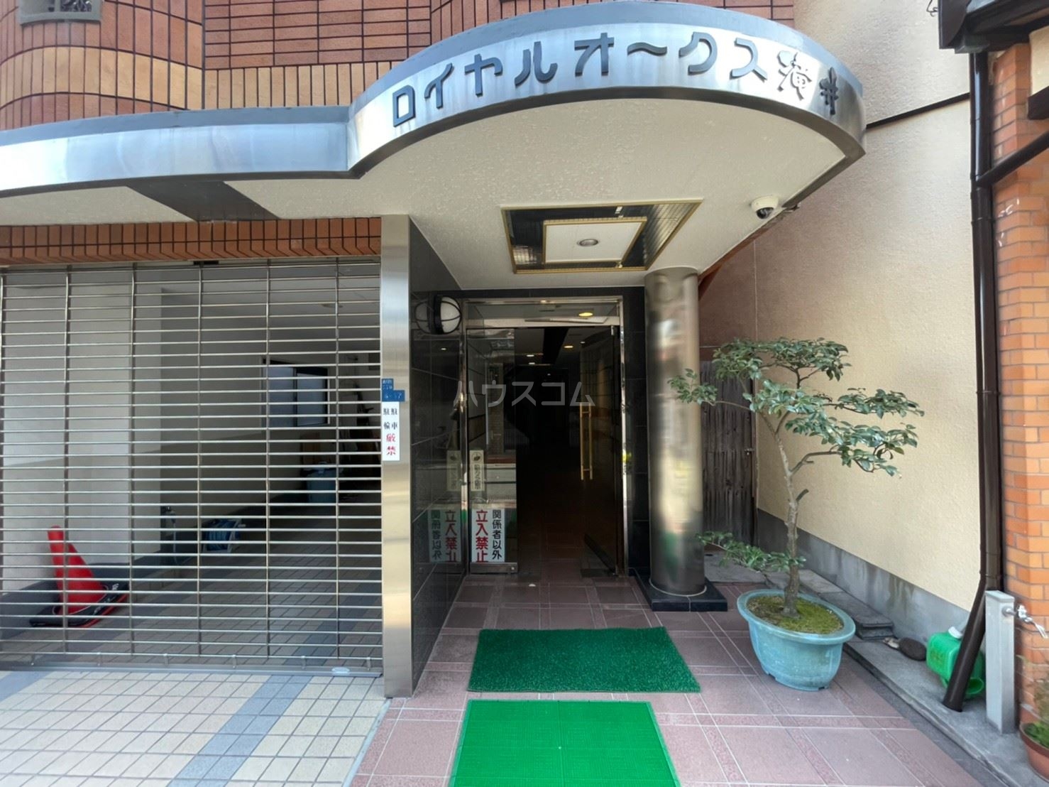 20/26 エントランス