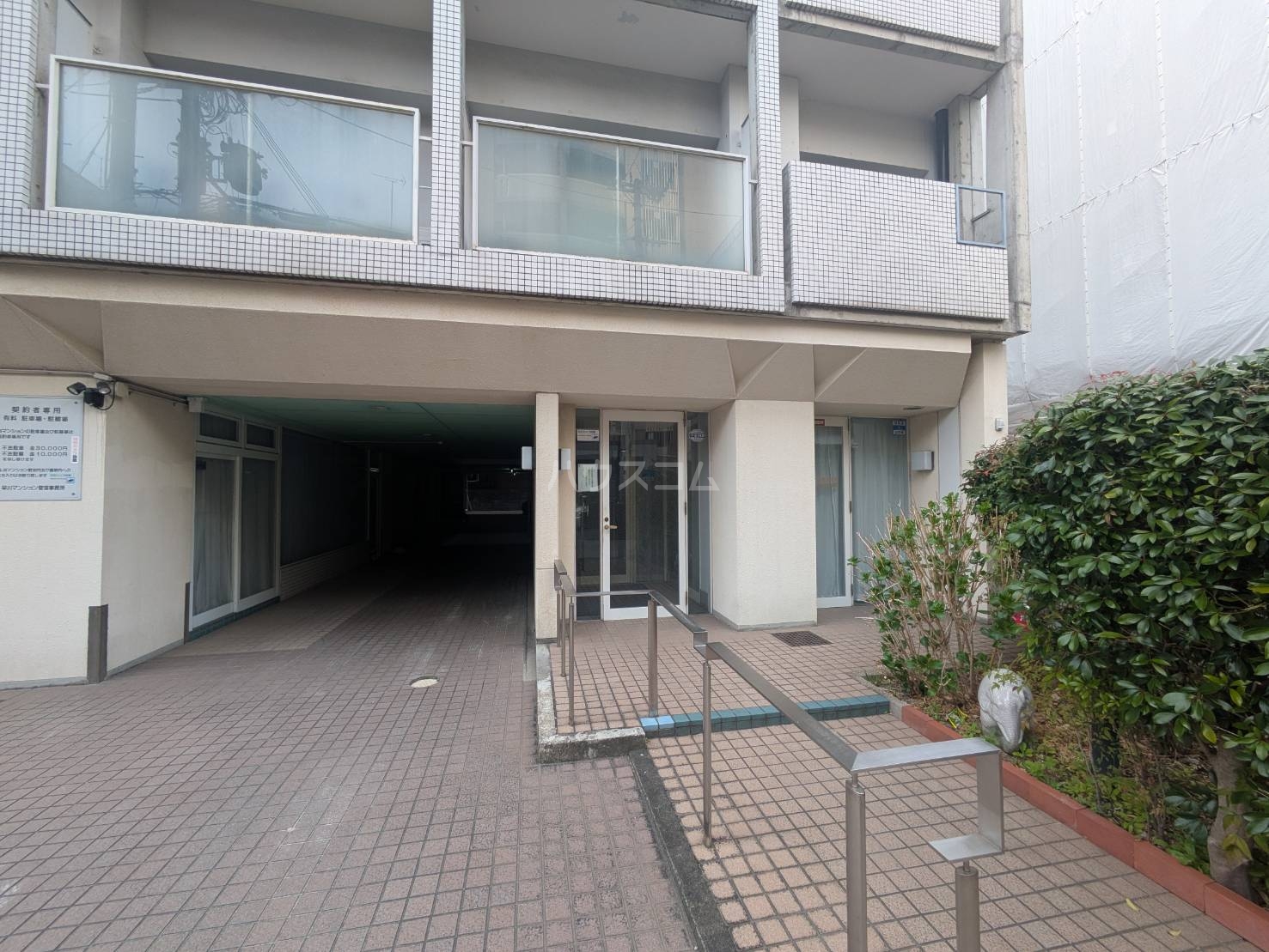 15/19 エントランス