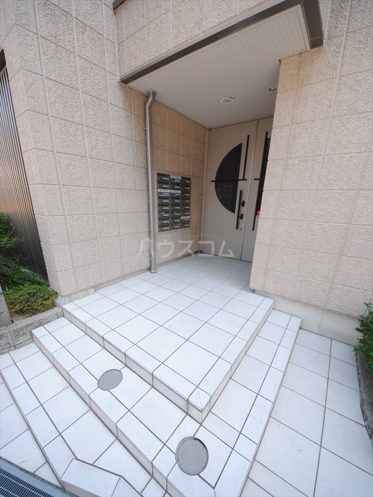 24/30 エントランス