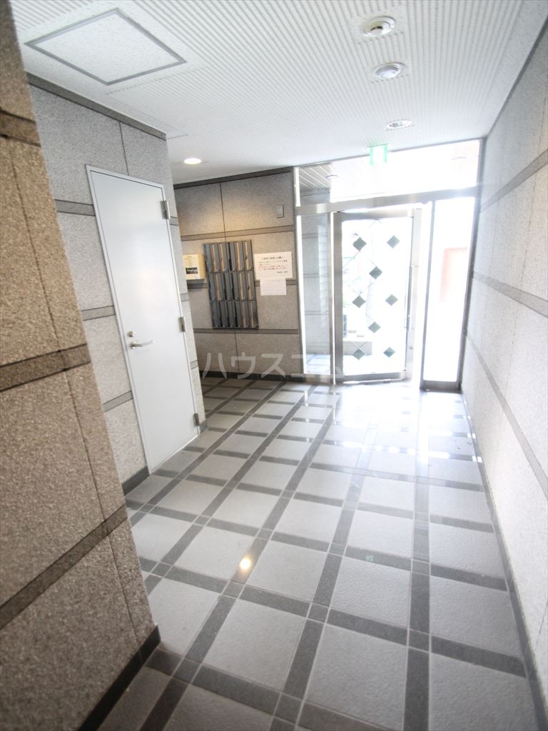 23/29 エントランス