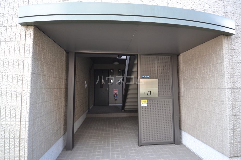 22/28 エントランス