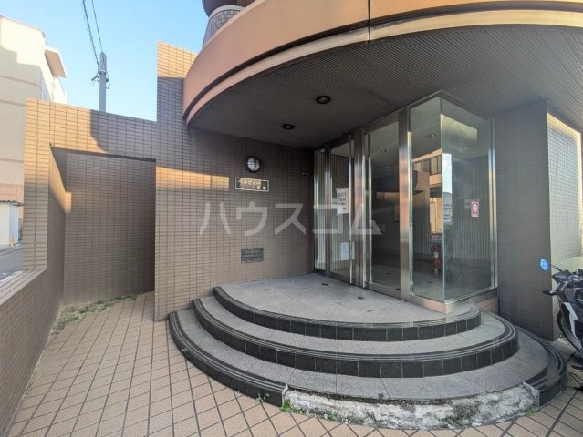 23/30 エントランス